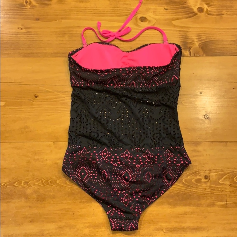 Bathing suit - Picture 3 of 3